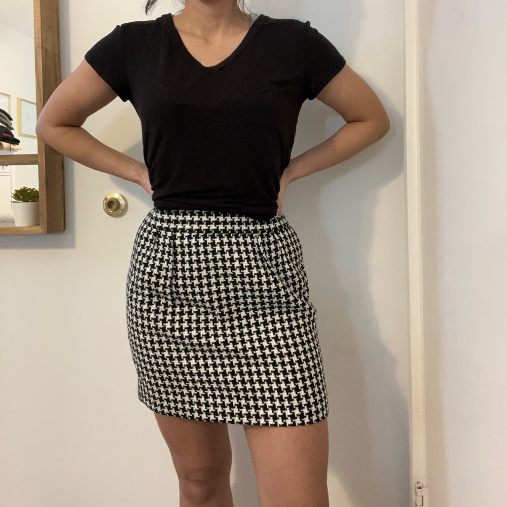 Victoria Secret Houndstooth Mini Skirt. never worn!